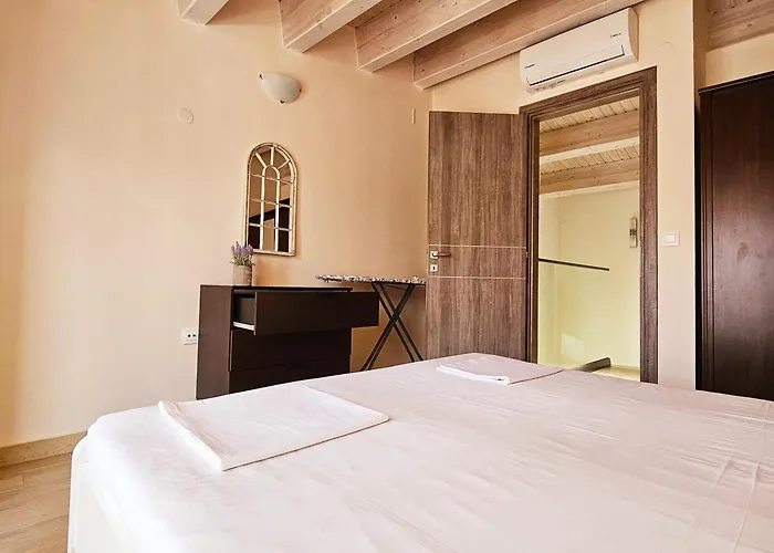 Maisonette By The Sea Apartment *