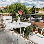 уютные двухуровневые в 250 м от моря Apartman Hanióti