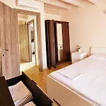 уютные двухуровневые в 250 м от моря Apartman Hanióti